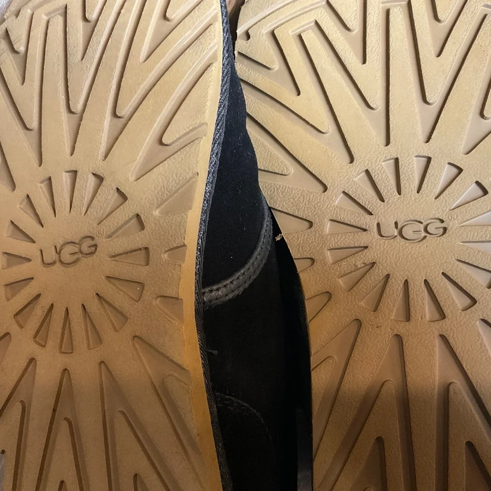 UGG Maksim Chukka Boot Black Suede  Size 10 Like New